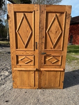 Dubbeldörr 117x176cm, finns på Överjärva