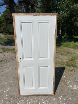 Dörr med karm 101 x 220 cm, finns i Överjärva