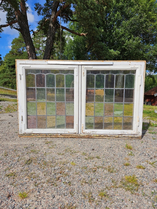 Fönster med karm, färgat glas, blyinfatat, 132x82cm