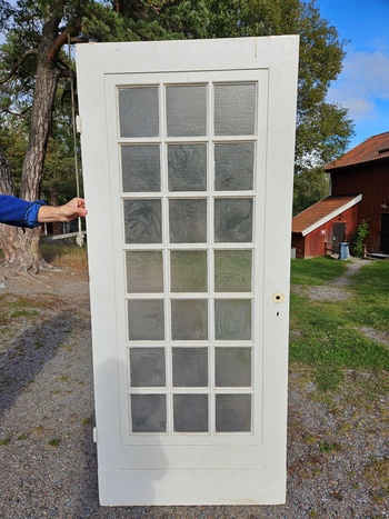 Enkeldörr med glas, 90x210cm, finns på Överjärva